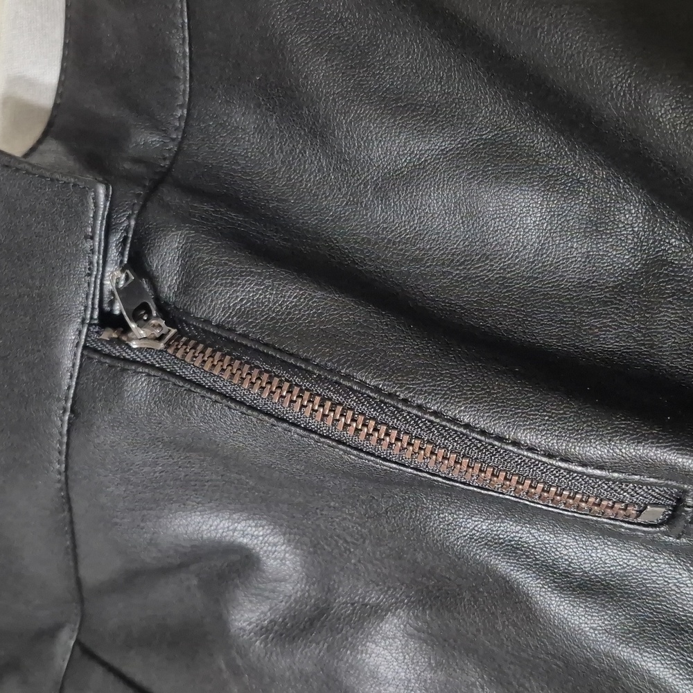 Fahsyee Faux Leather Skirt (M) - Picture 6 of 11